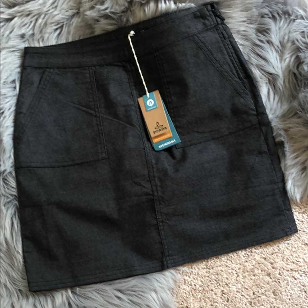 Prana Kara skirt in black